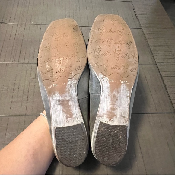 Un Tour en Ville made in Paris France Grey Black Leather Slip-on heel Flats EU40 - Picture 6 of 11